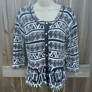 Cable & Gauge Black & White Tribal Print Cardigan Size: Small